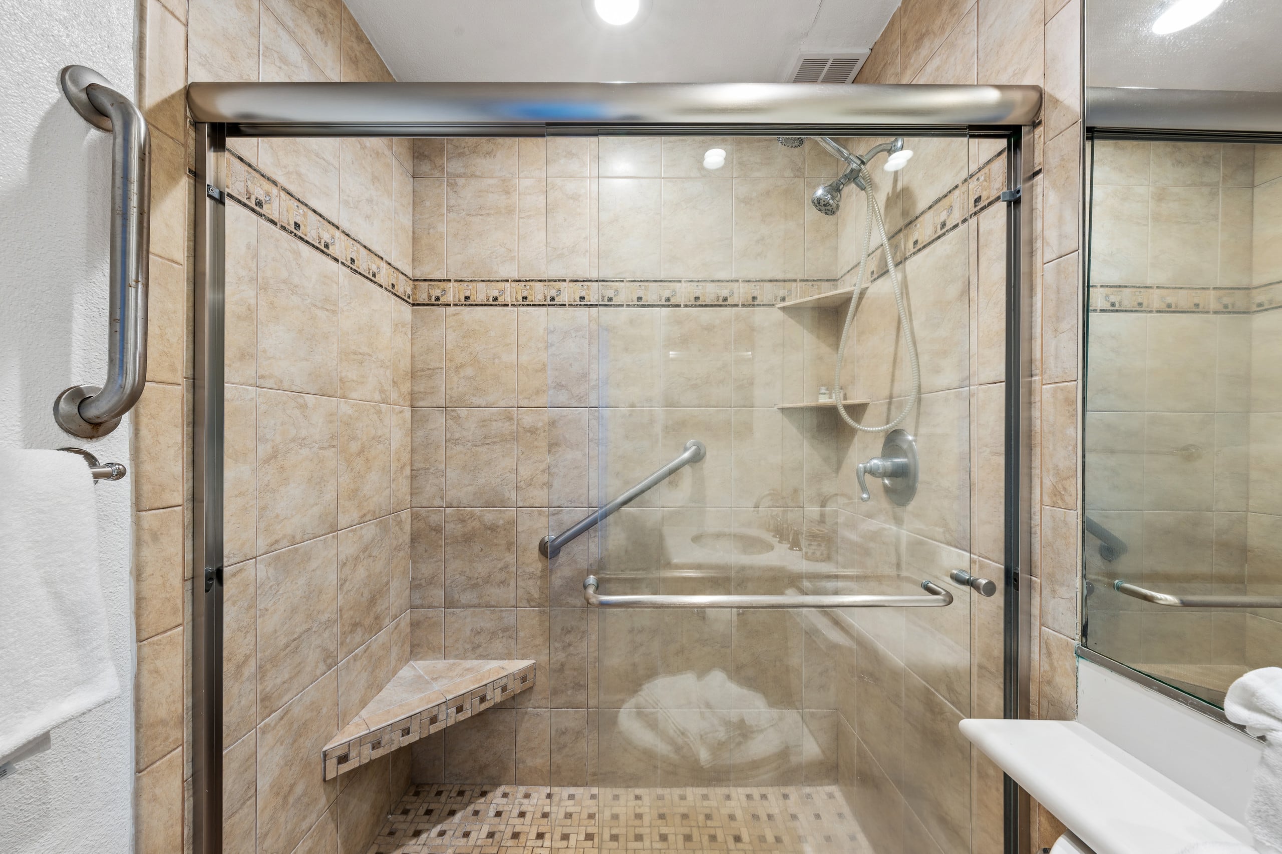 Maui Dream: Ocean View • Beachfront • Corner Suite - Image 35