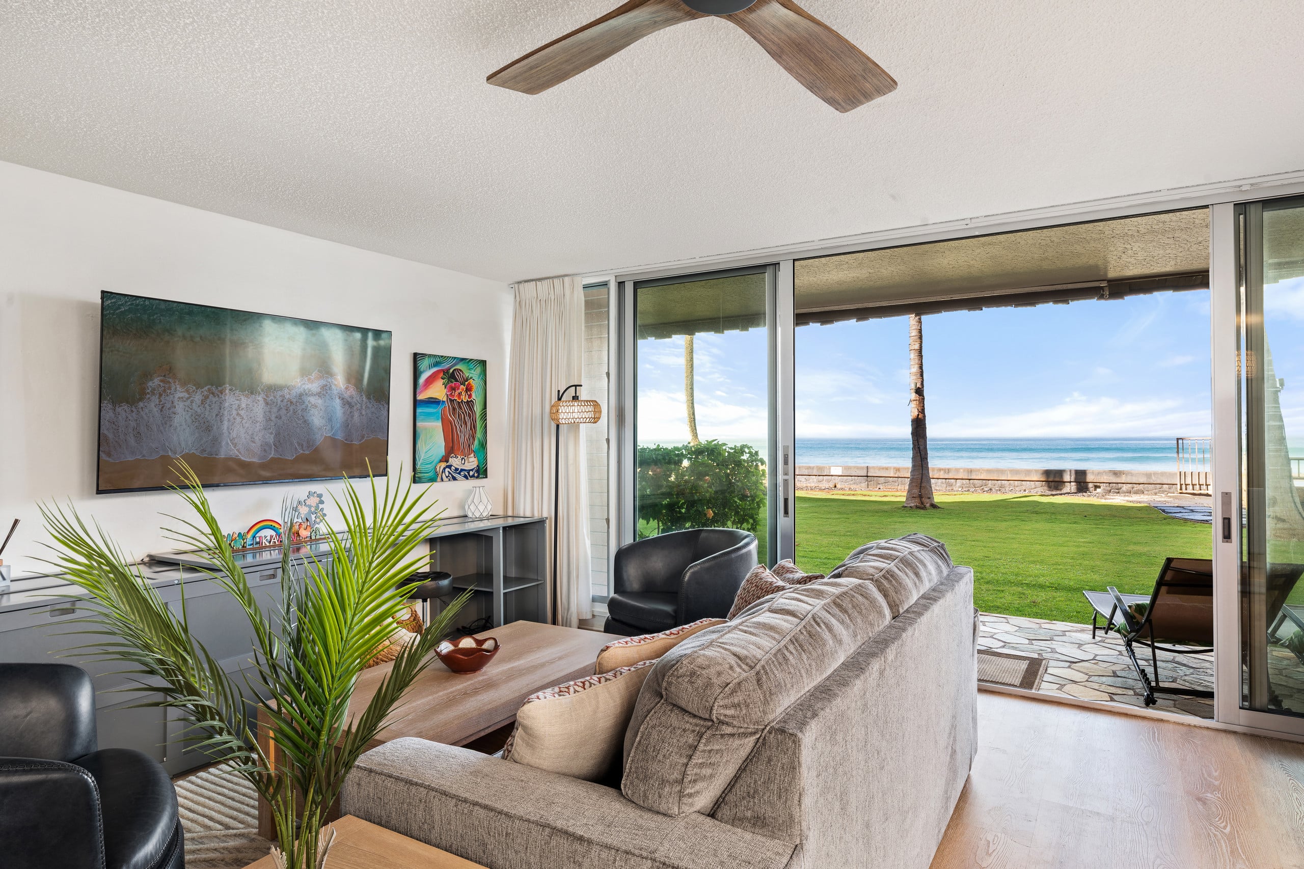 Maui Dream: Ocean View • Beachfront • Corner Suite - Image 2