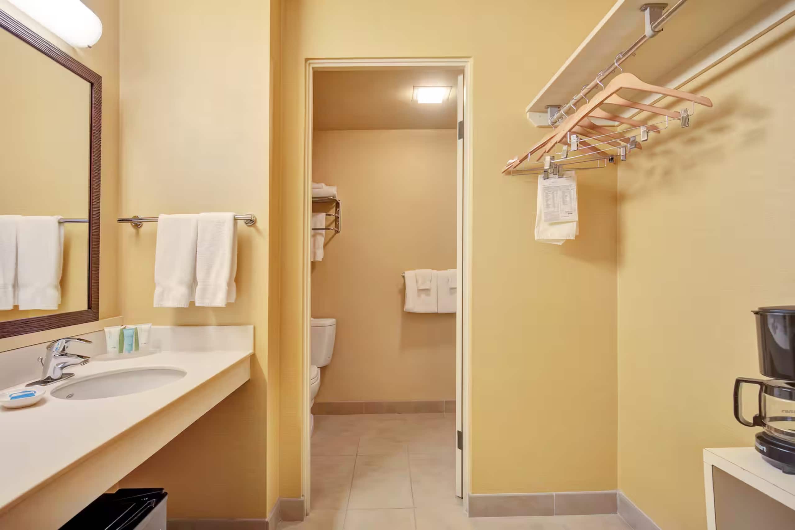 Hotel in Hilo · ★4.75 · 1 bedroom · 1 private bath - Image 5