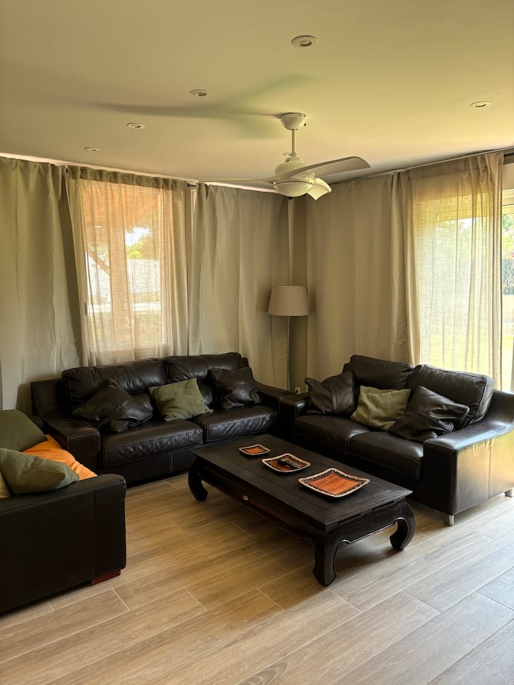 Chalet Con Gran Piscina Y Gran Jardin - Villamarchante