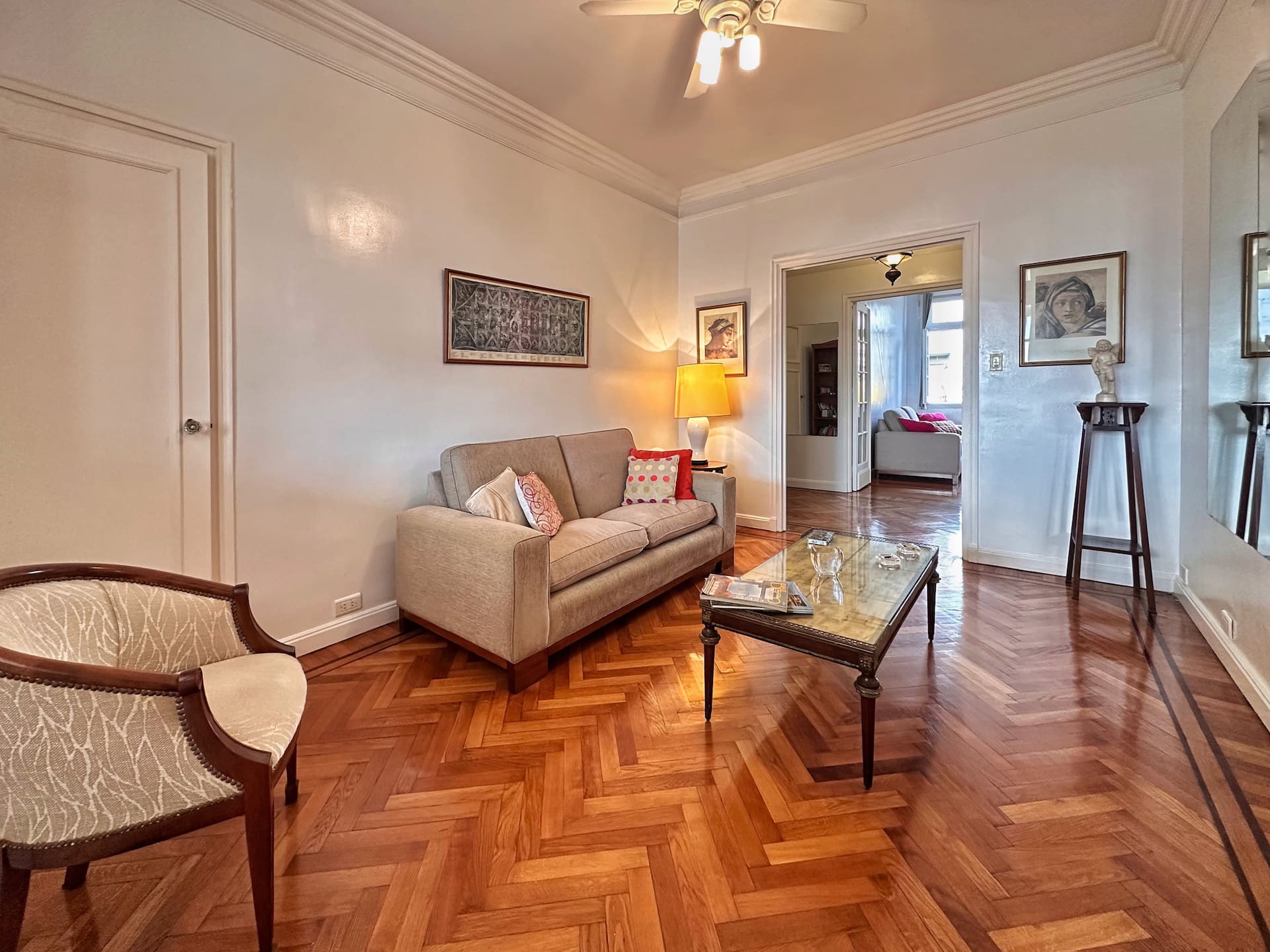 Apartamento clássico de 2 dormitórios em Almagro