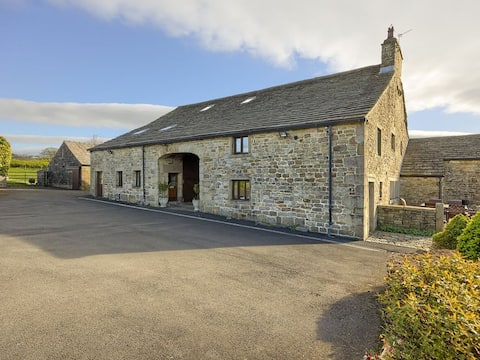 Luxury Countryside Barn | Sleeps 15 | Views