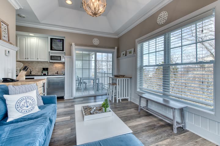 Greenport Condo With Stunning Views & Beach Access - Greenport, NY