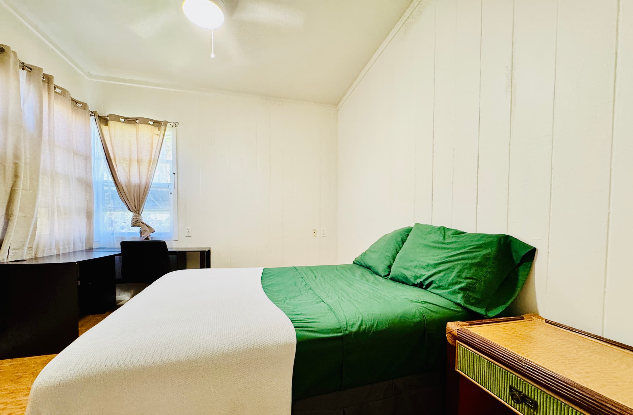 Home in Hilo · ★5.0 · 3 bedrooms · 3 beds · 1 private bath - Image 10