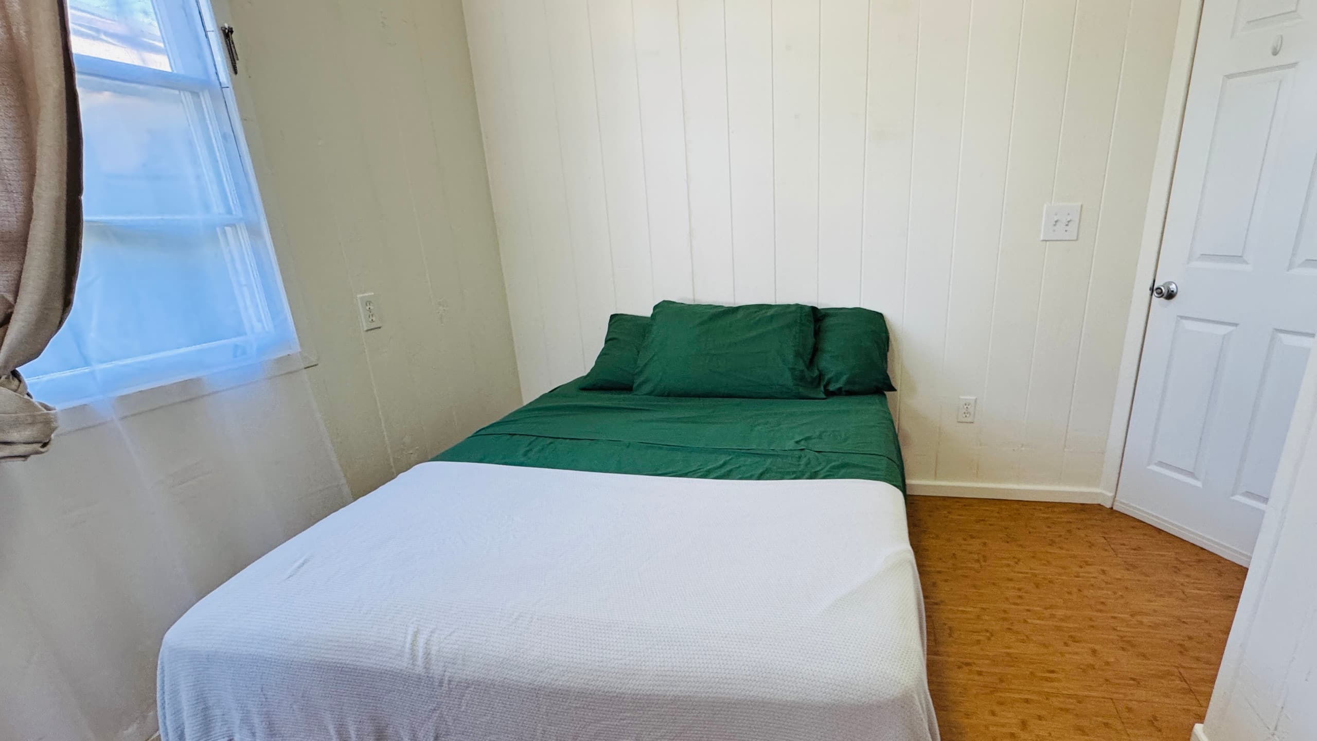 Home in Hilo · ★5.0 · 3 bedrooms · 3 beds · 1 private bath - Image 13