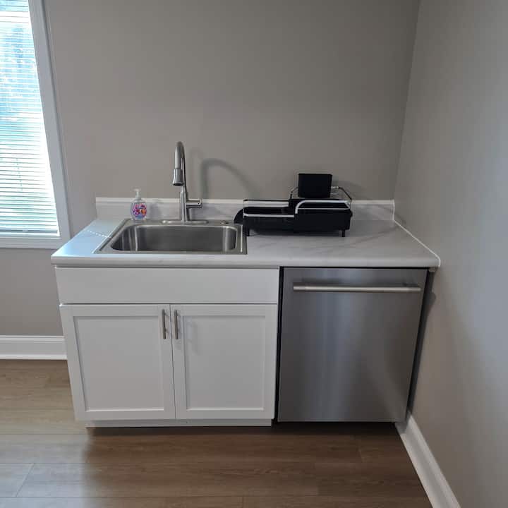 Renovated Basement Apt—king+queen, W/d | Staywise - Omaha, NE