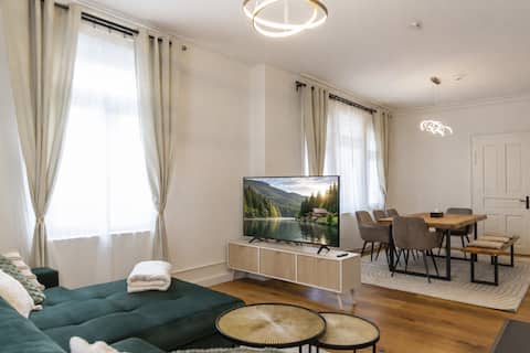 122 m² old building apartment with stucco, parking included