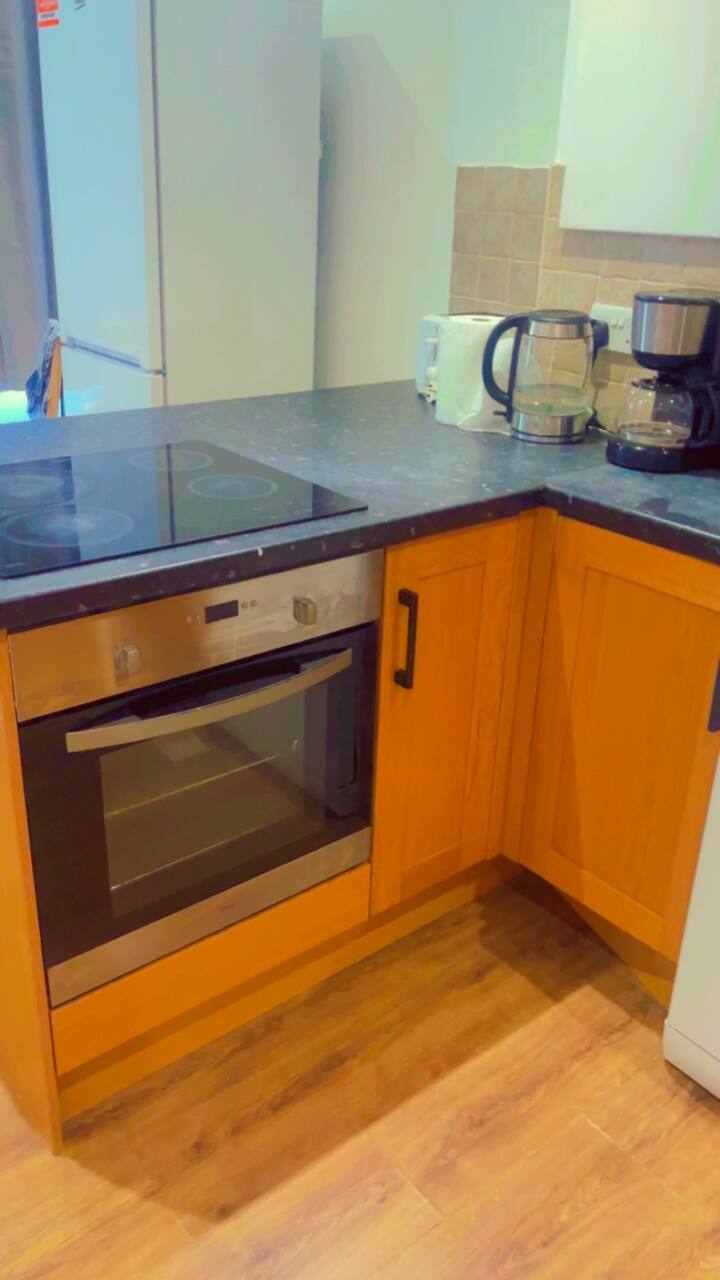 Perfect Home For Contractors -Spacious Home ! - Southend-on-Sea
