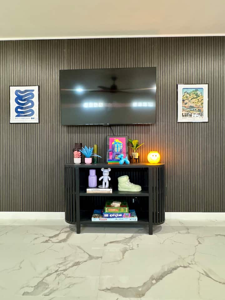 Bright Side Studio — A Colorful Hideout In Mtx - Midland, TX
