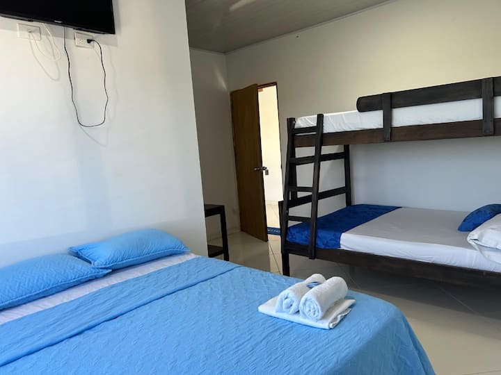 Habitación Familiar Para 4 Personas Con Desayuno - Lorica, Colombia