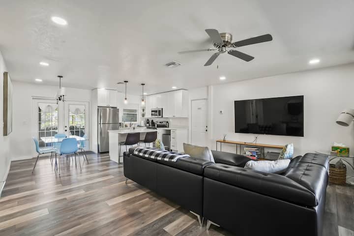 Comfy 2br/1ba Home W/patio & Yard | Near Dt Tampa - Brandon