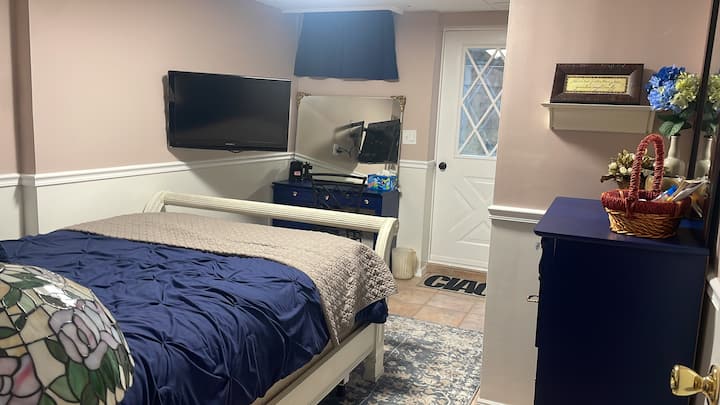 5 Miles To Ryder Cup, Private Room & Bathroom - Huntington, NY