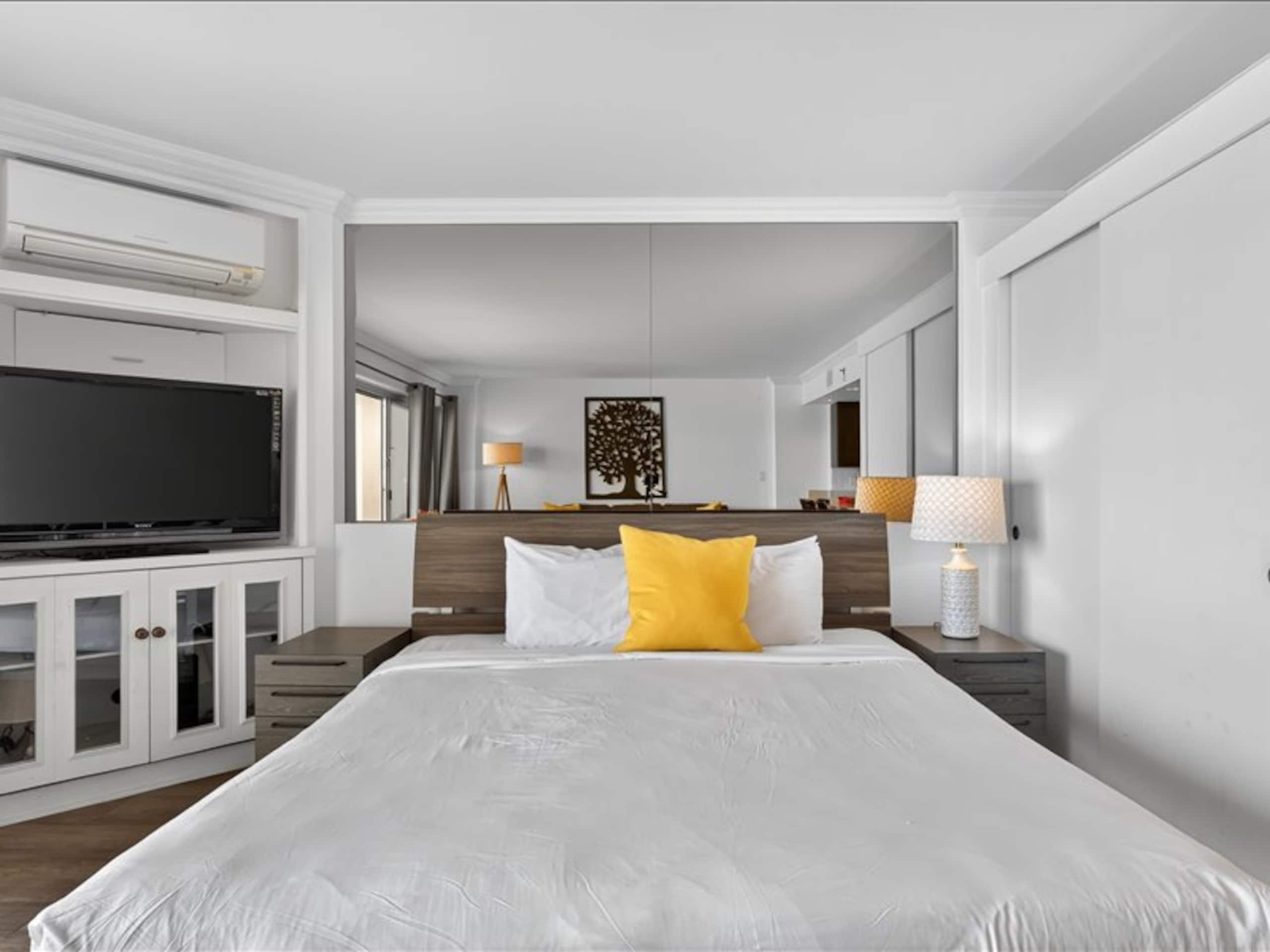 Hotel in Honolulu · ★4.82 · 1 bedroom · 2 beds · 1 private bath - Image 12