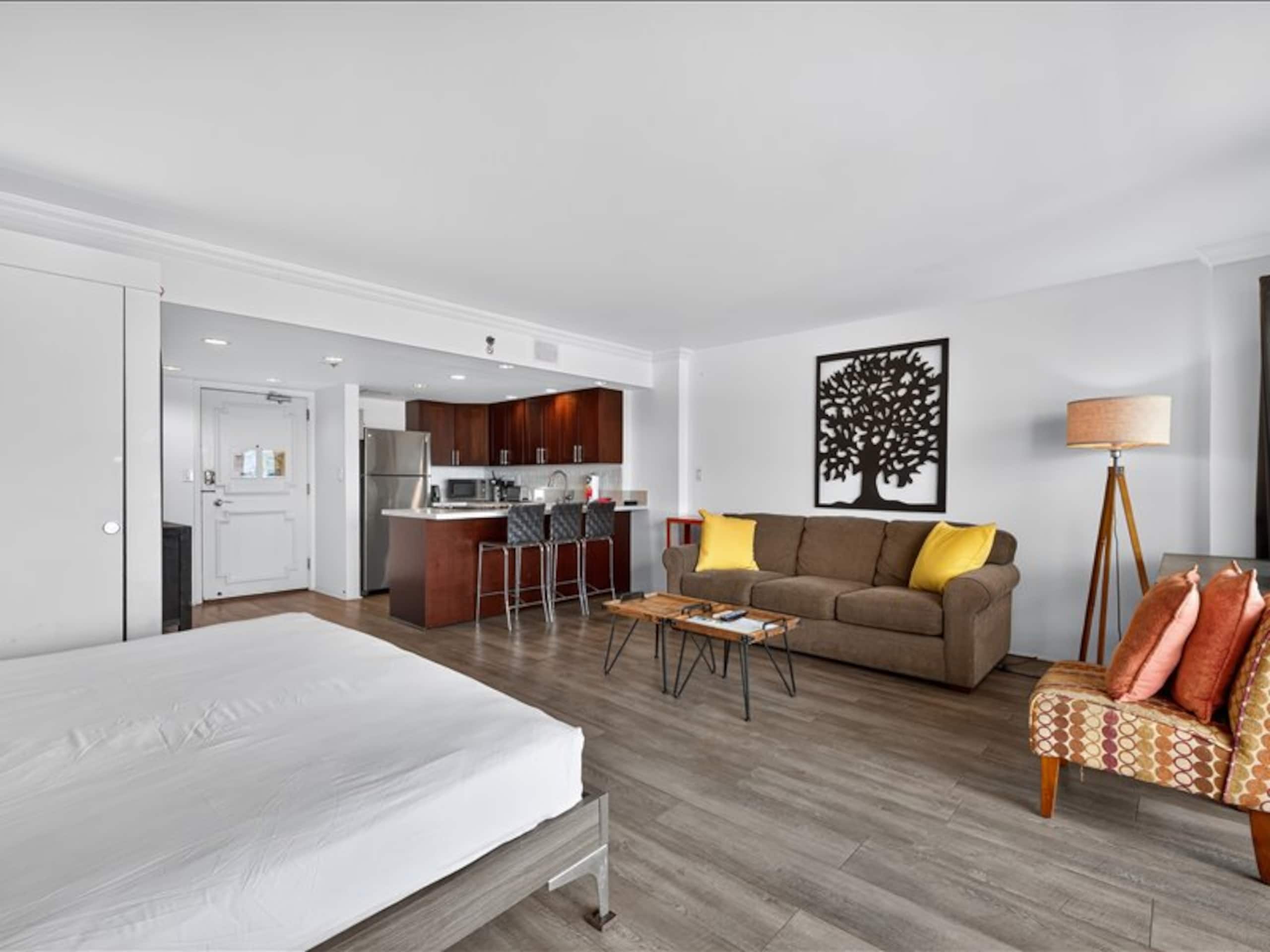 Hotel in Honolulu · ★4.82 · 1 bedroom · 2 beds · 1 private bath - Image 6