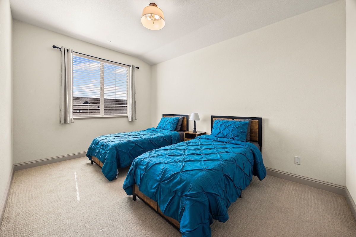 Იდეალურია ბავშვებისთვის ან მეგობრებისთვის. ეს ორადგილიანი ოთახი გთავაზობთ კომფორტსა და სივრცეს დასასვენებლად.