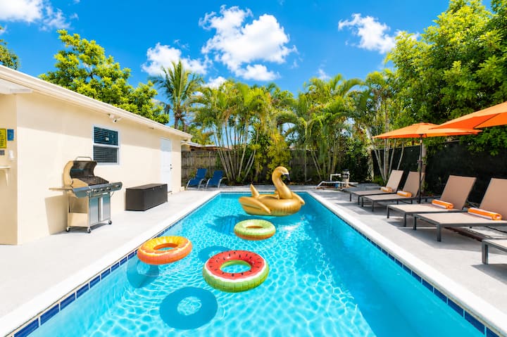 Stylish Home - King Bed L Hockey & Foosball Table - Pembroke Pines, FL