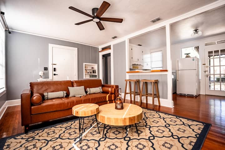 Downtown Apartment Steps Away From Cascades Park - Florida State University, Tallahassee
