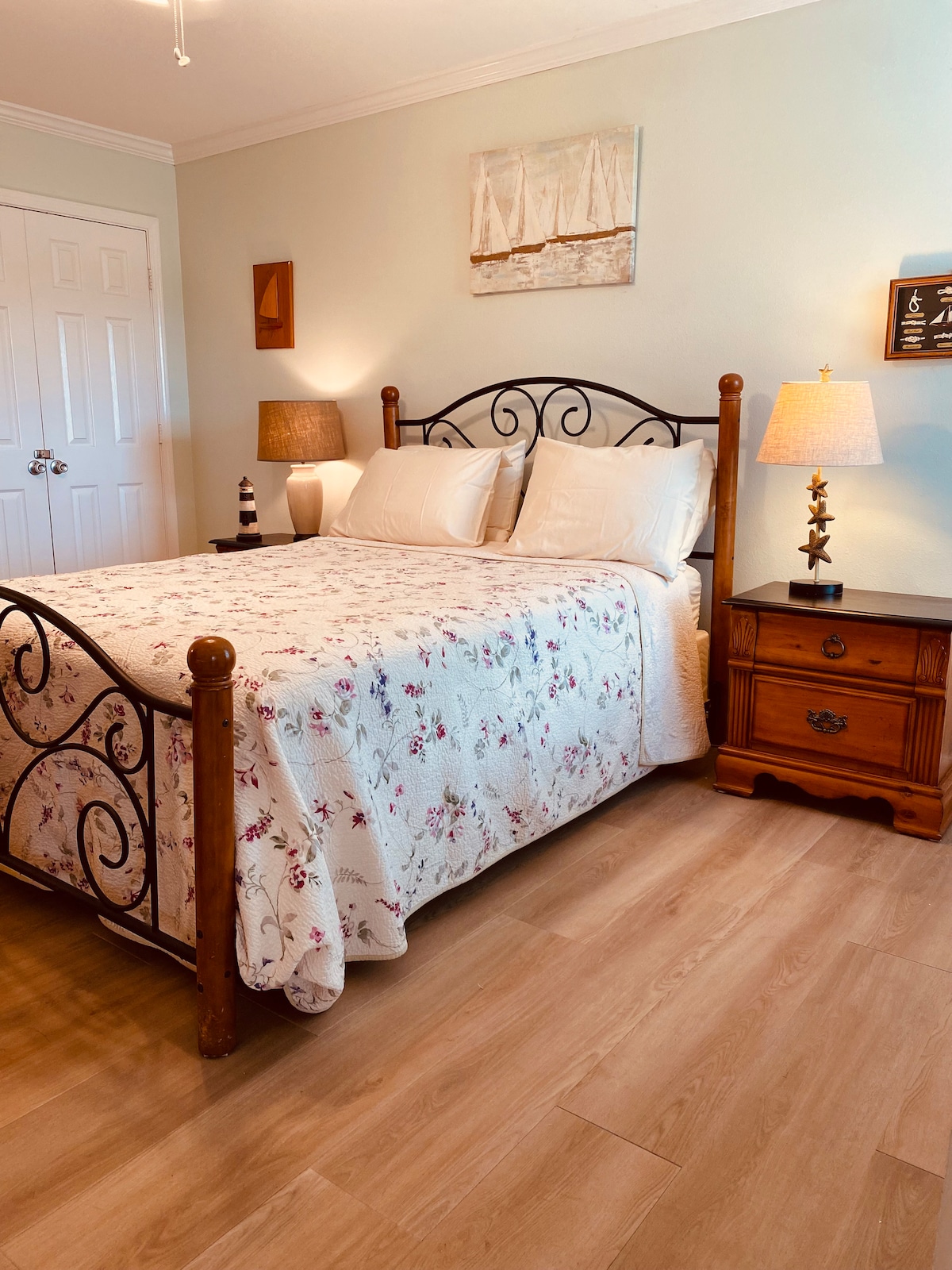 Set sail in this charming bedroom with coastal sailboat décor and a private full bath. Relax in comfort surrounded by nautical touches that capture the spirit of the sea—perfect for a peaceful night’s rest.