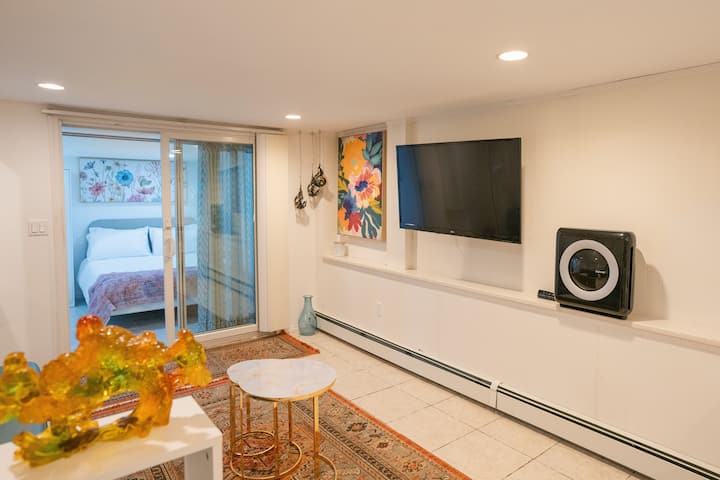 2 Bedrooms, Both Exclusive Entrances + Washerdryer - Westbury, NY