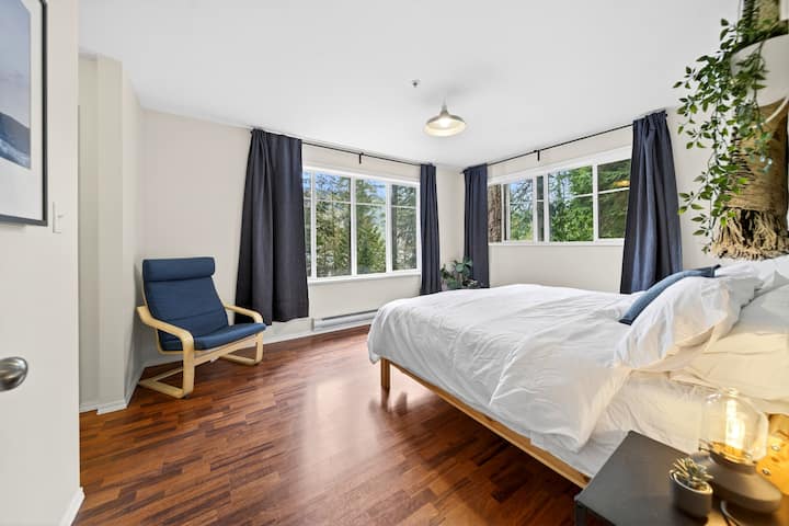 Stellar's Jay Lodge (5) | Cape Carraholly Retreat - Burnaby