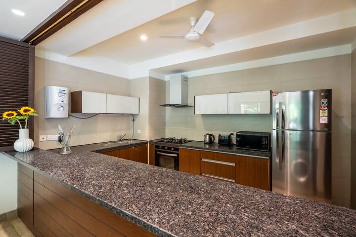 Full kitchen image 1