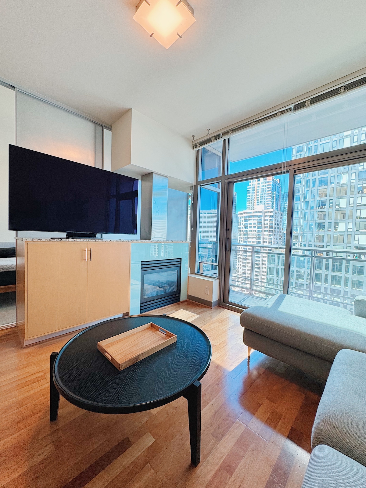 View of Luxe Seattle High-Rise | Balcón • A pie de todo - Airbnb