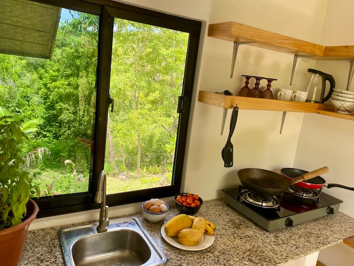 Novelyn's Seaview Hideaway - Larena