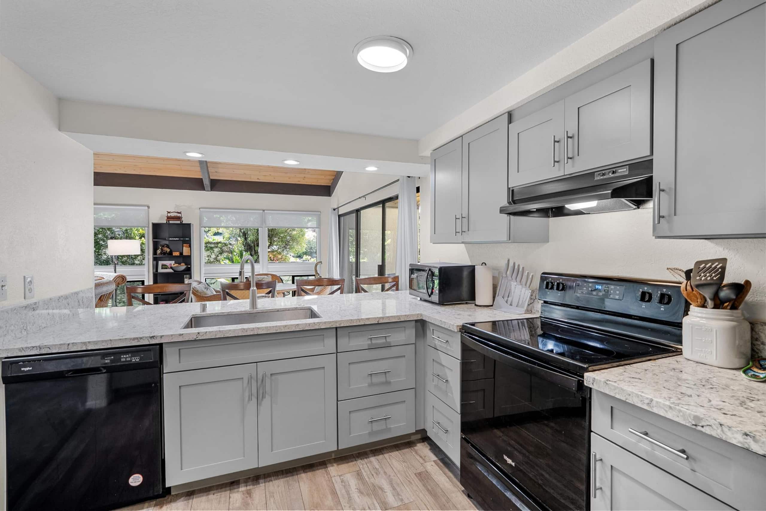 Spacious Keauhou Condo near snorkeling and surfing - Image 7