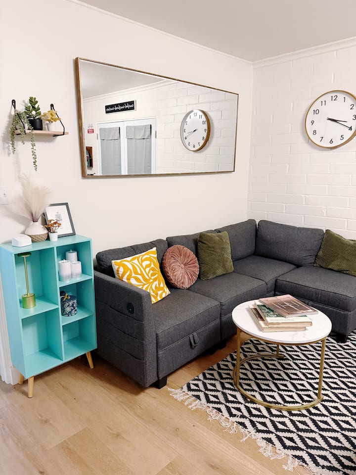 Cozy 3br Retreat • Walk To Restaurants & Stores - ポモナ, CA