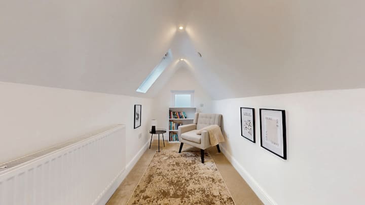 5 Br Duplex- Private Off Road Parking - Newport