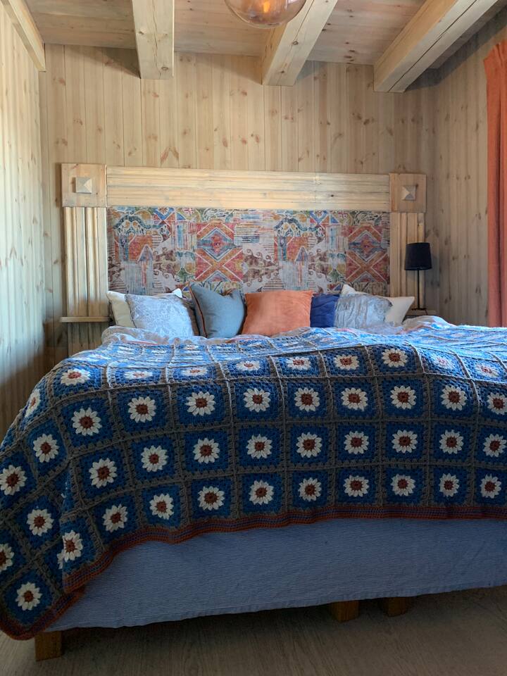 Camas grandes, aquí el dormitorio principal. 