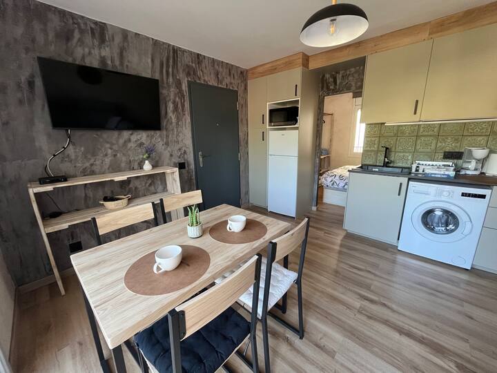 Appartement Calme Avec Terrasse, Piscine / Roses - Roses