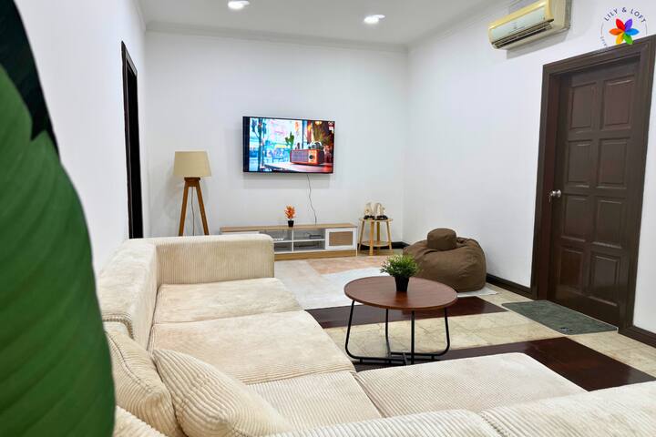 25p Muji | Black & White Kajang Villa With 100" Tv - Kajang