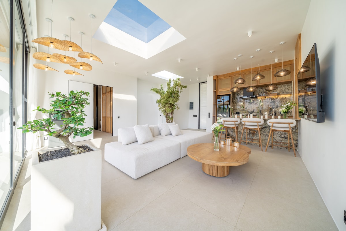 Villa in South Kuta · ★4.88 · 2 bedrooms · 2 beds · 2.5 baths, Airbnb karşılaştırması