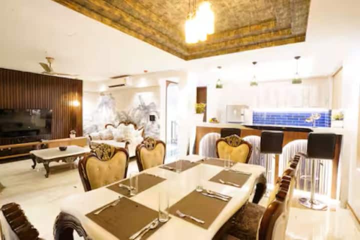 Dining area image 2
