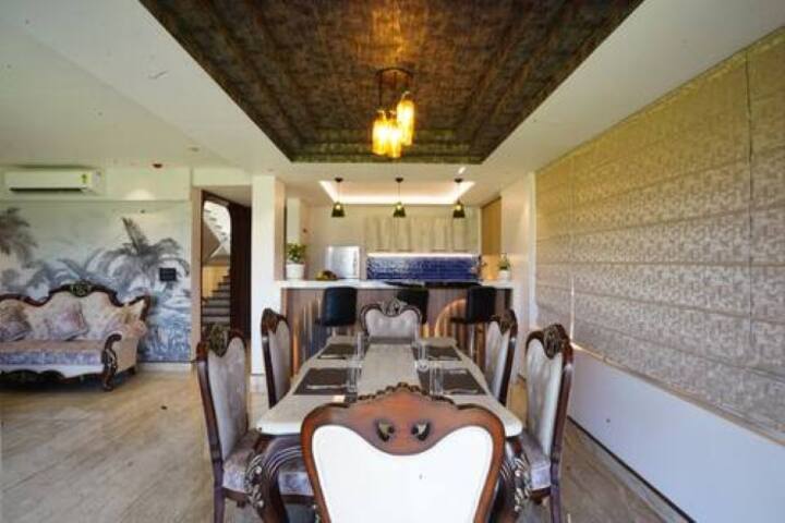 Dining area image 5