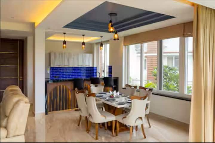 Dining area image 1