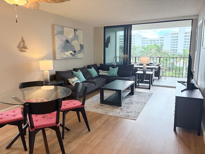 New Listing - Grandview! Steps Away From S. Beach. - Marco Island, FL