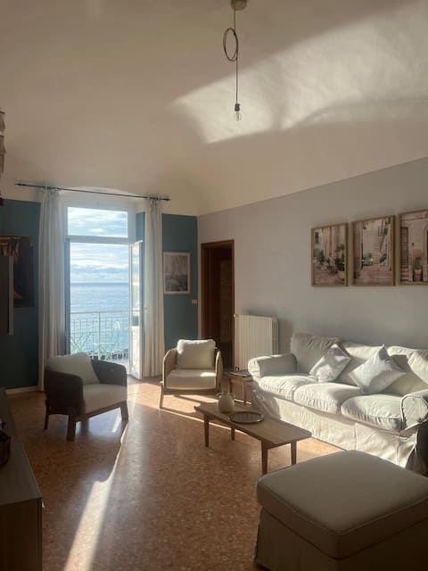 Waves and Horizons - 6 rooms with a terrace overlooking the sea