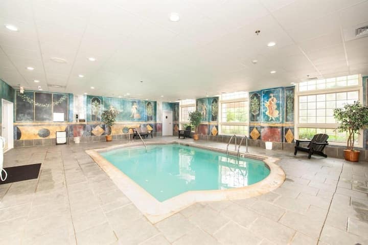 Bellissimo | 2 Queen Sicilian | Pool | 2 Units - Misquamicut, RI
