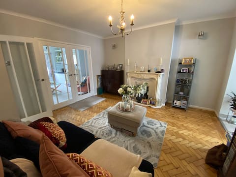 Successful Airbnb property: family home walking distance to popular amenities in Riverside