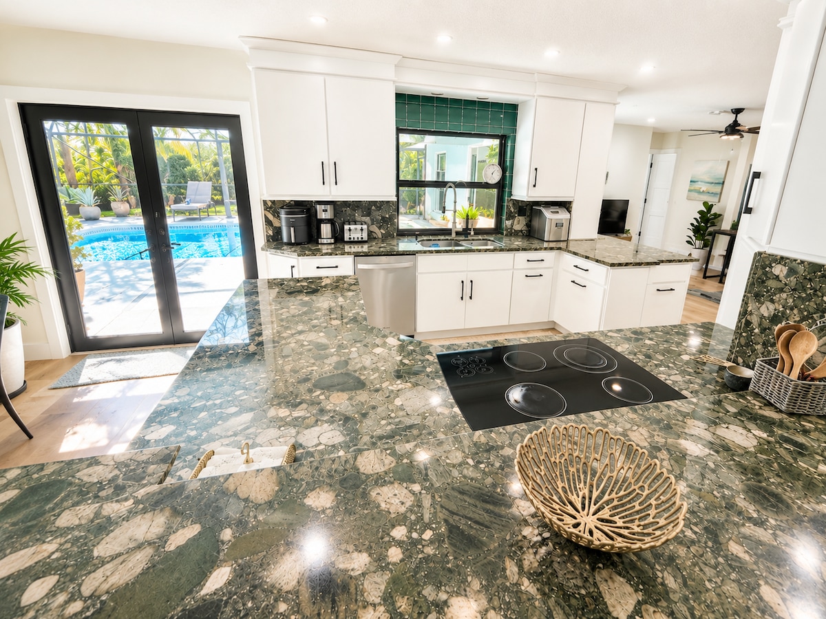 Full kitchen image 2