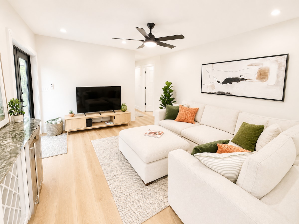 Living room 2 image 2