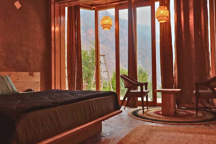 Himalayan Glass Villa|4 Luxurious Traditional Room - Kasol