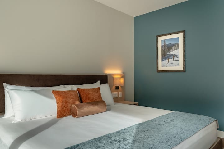 Signature River View Two Queen Room Ada - Stowe, VT