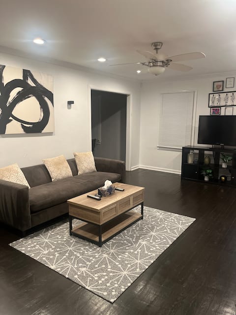 Top Airbnb: West Beltline Home Minutes from Downtown in Oakland City