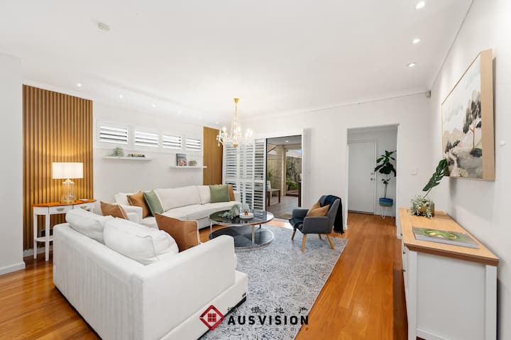 Bella Vista Perth-14pax-5x3-beach-airport-murdoch - Perth