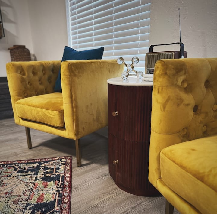 Retro Respite King Bed. - Kennewick, WA