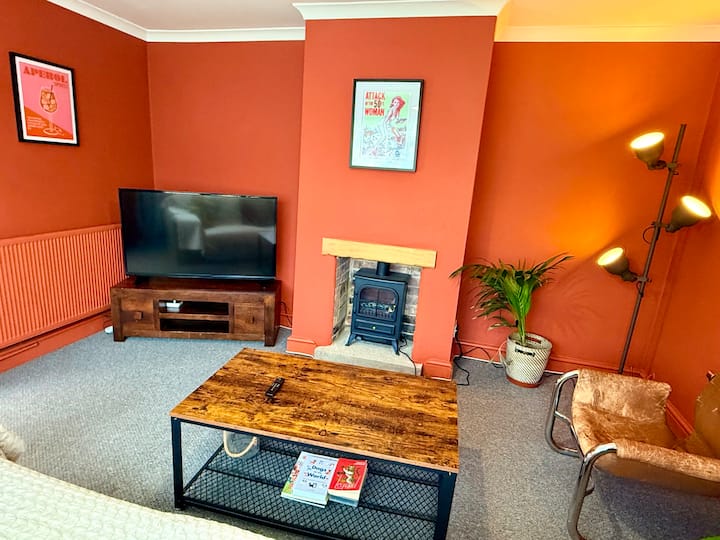 Colourful Contemporary House With Parking & Garden - Bristol
