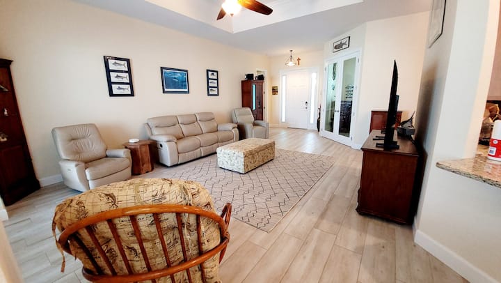 Family Pool Home - Englewood, FL